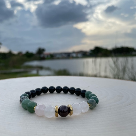 Green Moss Agate Onyx Rose quartz Garnet stretch beaded bracelet. 8 mm stones - Picture 2 of 5